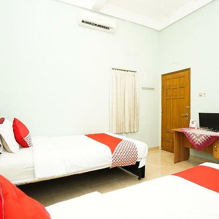 Kartika Syariah Homestay By Stayku Surabaya Exteriör bild