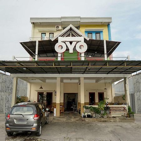 Kartika Syariah Homestay By Stayku Surabaya Exteriör bild