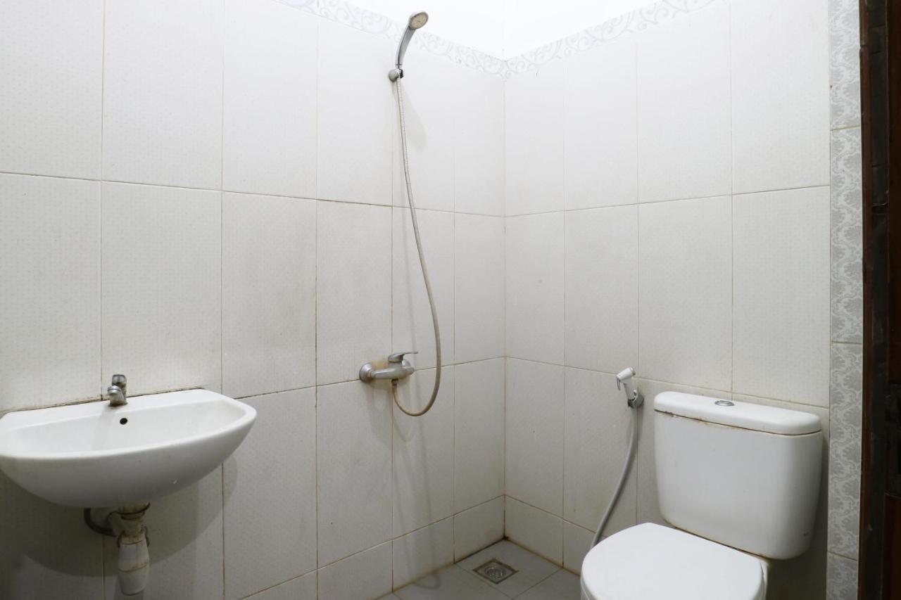 Kartika Syariah Homestay By Stayku Surabaya Exteriör bild