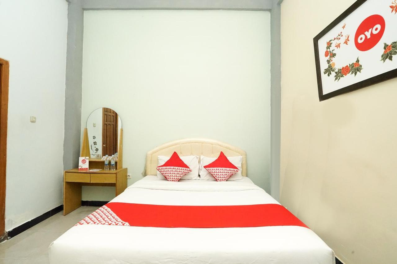 Kartika Syariah Homestay By Stayku Surabaya Exteriör bild