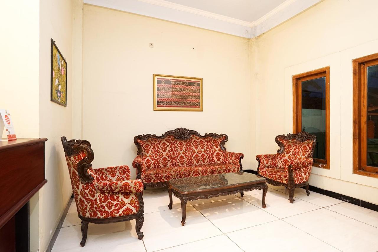 Kartika Syariah Homestay By Stayku Surabaya Exteriör bild
