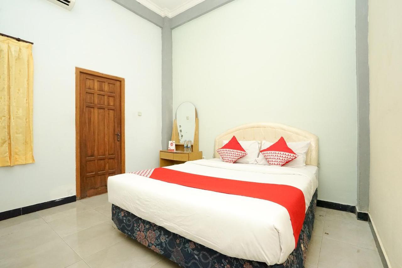 Kartika Syariah Homestay By Stayku Surabaya Exteriör bild