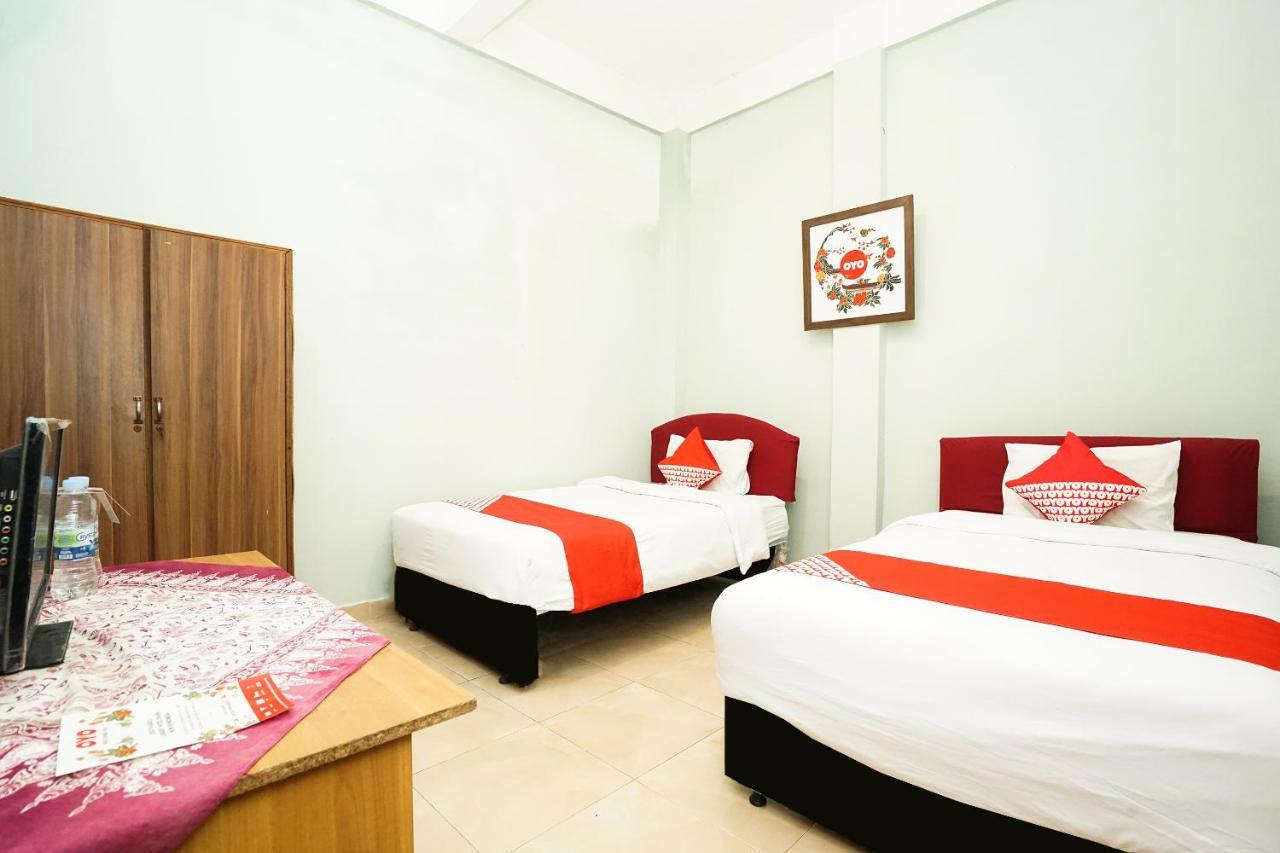 Kartika Syariah Homestay By Stayku Surabaya Exteriör bild