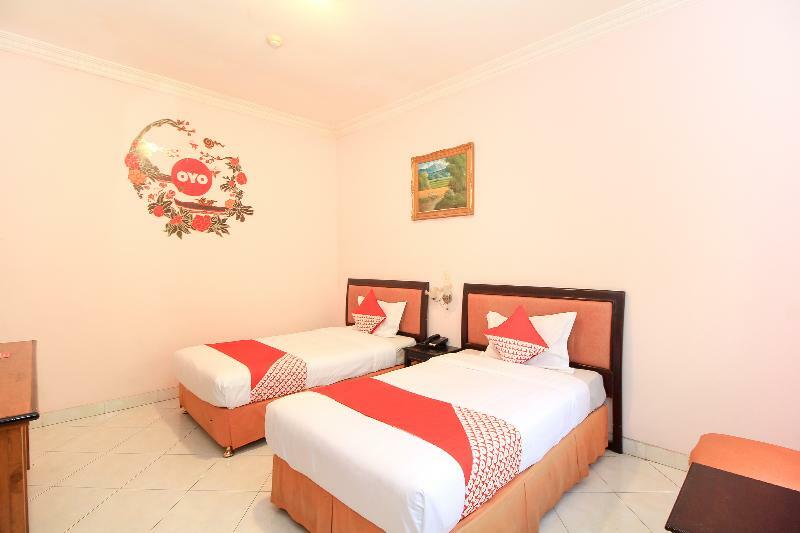Kartika Syariah Homestay By Stayku Surabaya Exteriör bild