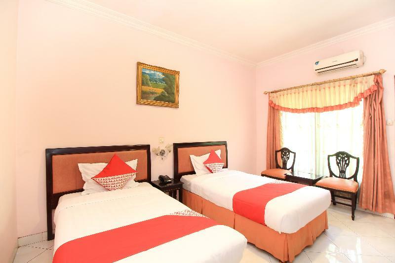 Kartika Syariah Homestay By Stayku Surabaya Exteriör bild